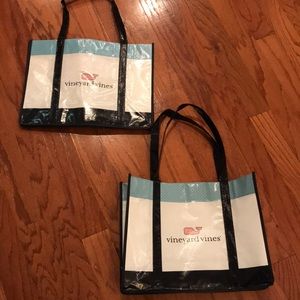 2 Vineyard Vines shopping totes for $10